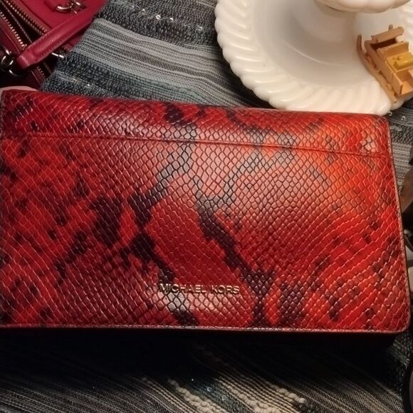 Michael Kors - Picture 2 of 7